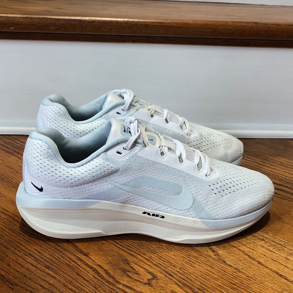 Nike Men's Winflo 11 White/Metallic Silver-Ashen Slate Men’s Sneaker Size 9
